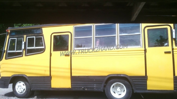 รถบัส ยี่ห้อ BENZ ขนาดความยาว  6.50  เมตร   24  ที่นั่ง เครื่อง DQ100  90 แรงม้า