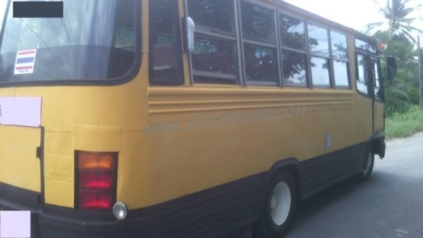 รถบัส ยี่ห้อ BENZ ขนาดความยาว  6.50  เมตร   24  ที่นั่ง เครื่อง DQ100  90 แรงม้า