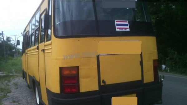 รถบัส ยี่ห้อ BENZ ขนาดความยาว  6.50  เมตร   24  ที่นั่ง เครื่อง DQ100  90 แรงม้า