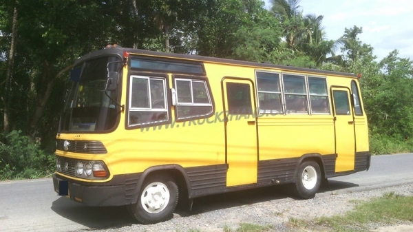 รถบัส ยี่ห้อ BENZ ขนาดความยาว  6.50  เมตร   24  ที่นั่ง เครื่อง DQ100  90 แรงม้า