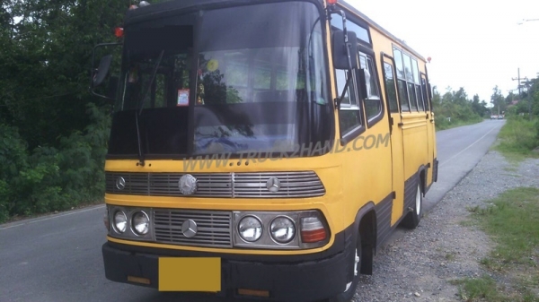 รถบัส ยี่ห้อ BENZ ขนาดความยาว  6.50  เมตร   24  ที่นั่ง เครื่อง DQ100  90 แรงม้า