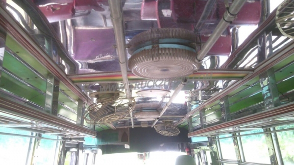 รถบัส ยี่ห้อ BENZ ขนาดความยาว  6.50  เมตร   24  ที่นั่ง เครื่อง DQ100  90 แรงม้า