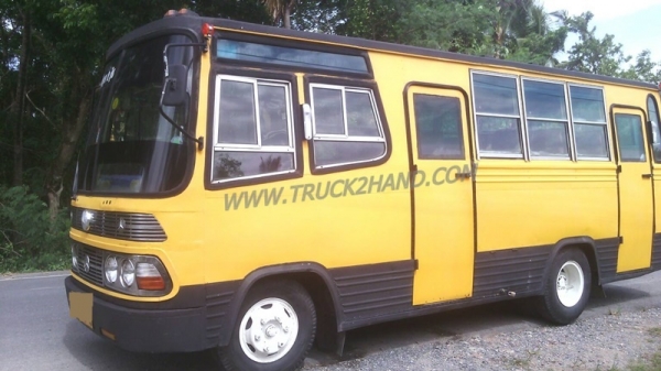 รถบัส ยี่ห้อ BENZ ขนาดความยาว  6.50  เมตร   24  ที่นั่ง เครื่อง DQ100  90 แรงม้า