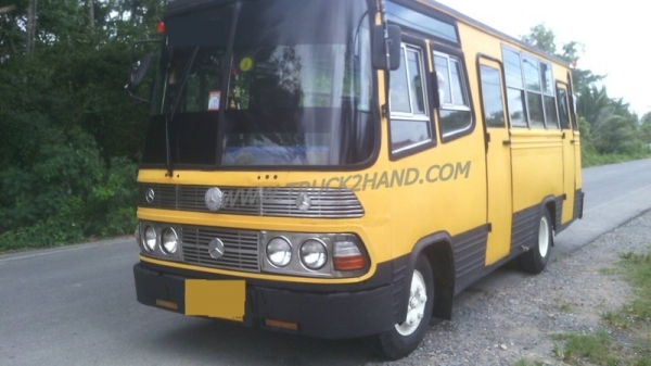 รถบัส ยี่ห้อ BENZ ขนาดความยาว  6.50  เมตร   24  ที่นั่ง เครื่อง DQ100  90 แรงม้า