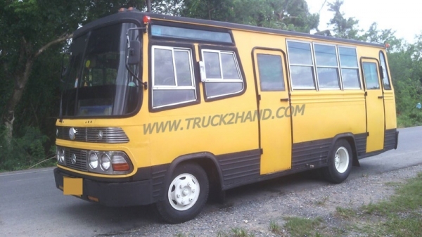 รถบัส ยี่ห้อ BENZ ขนาดความยาว  6.50  เมตร   24  ที่นั่ง เครื่อง DQ100  90 แรงม้า