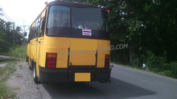 รถบัส ยี่ห้อ BENZ ขนาดความยาว  6.50  เมตร   24  ที่นั่ง เครื่อง DQ100  90 แรงม้า