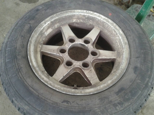 ล้อ 15*7 / 6 รู 139 พร้อมยางสวย ๆ 1 ชุด 5800 ทำสี ปัดเงาเพิ่ม 600