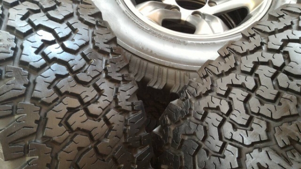 ขายล้อใหม่ ล้อเล็บเหยี่ยว Rhino 8 x 16 พร้อมยาง BF ขายล้อใหม่ ล้อเล็บเหยี่ยว Rhino 8 x 16 พร้อมยาง BF