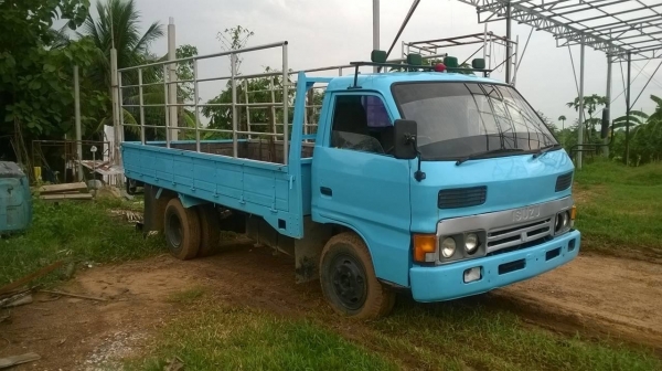 ขาย 6 ล้อ ISUZU KS เครื่อง 4BD1 115 แรงม้า คัสซีสวยตลอดเส้น เก๋งสวยไม่ผุ มีคอกเหล็กพร้อมบรรทุก ทะเบียนพร้อมโอนครับ