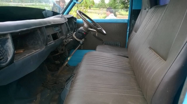 ขาย 6 ล้อ ISUZU KS เครื่อง 4BD1 115 แรงม้า คัสซีสวยตลอดเส้น เก๋งสวยไม่ผุ มีคอกเหล็กพร้อมบรรทุก ทะเบียนพร้อมโอนครับ