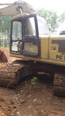 ขายรถแบคโฮ KOMATSU PC200-6 เอกสารอินวอย ซีเรียล 80000 หมื่นกว่า ราคา 1000000