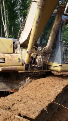 ขายรถแบคโฮ KOMATSU PC200-6 เอกสารอินวอย ซีเรียล 80000 หมื่นกว่า ราคา 1000000