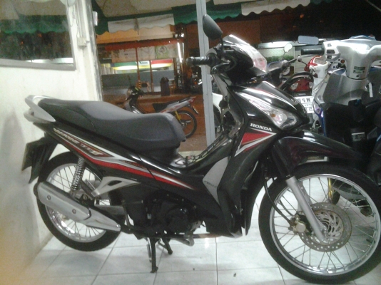 เวฟ125iตาท เท้าปี56