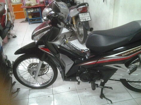 เวฟ125iตาท เท้าปี56