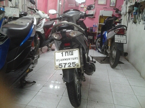 เวฟ125iตาท เท้าปี56