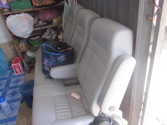 เบาะรถตู้