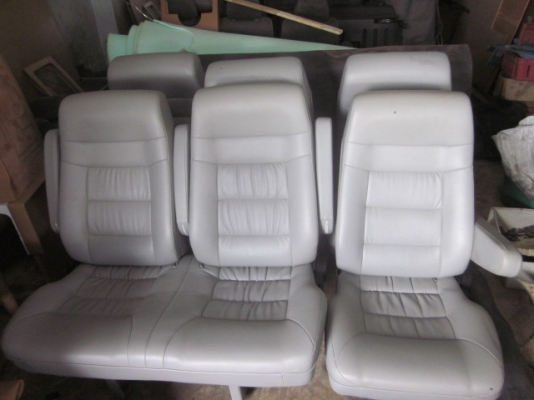 เบาะรถตู้