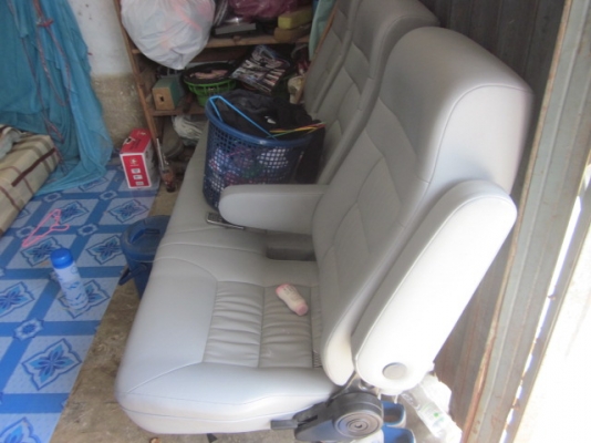 เบาะรถตู้