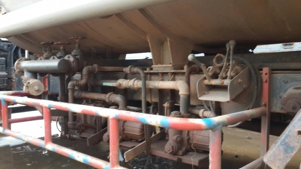 ขายด่วนรถน้ำมัน HINO FC4J 145แรงสภาพพร้อมใช้เอกสารชุดโอนพร้อมโทร0843923995