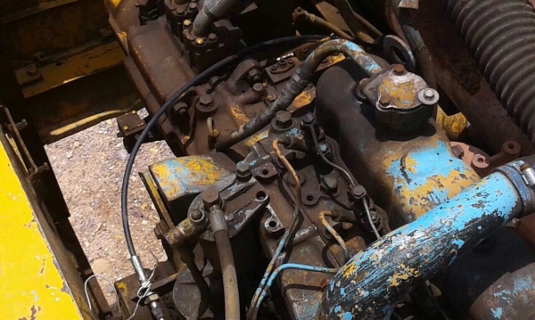 KOMATSU PC 200-3 รถสภาพดีพร้อมใช้งานได้เลย เครื่องยนต์ 6D14 Turbo ปั๊มเดิมๆแรงดีทำงานได้เร็ว ภายในเก๋งสะอาด คอนโทรลง่ายใช้งานได้คล่องตัว ภายนอกบอดี้สวยเดิมดี บูมอาร์มสวยมีปะมีดามบ้างเล็กน้อยครับ ระบบไฮดรอลิกส์ซีลกระบอกมีแตกเยิ้มบ้างนิดหน่อยครับ ช่วงล่างแน