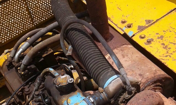 KOMATSU PC 200-3 รถสภาพดีพร้อมใช้งานได้เลย เครื่องยนต์ 6D14 Turbo ปั๊มเดิมๆแรงดีทำงานได้เร็ว ภายในเก๋งสะอาด คอนโทรลง่ายใช้งานได้คล่องตัว ภายนอกบอดี้สวยเดิมดี บูมอาร์มสวยมีปะมีดามบ้างเล็กน้อยครับ ระบบไฮดรอลิกส์ซีลกระบอกมีแตกเยิ้มบ้างนิดหน่อยครับ ช่วงล่างแน