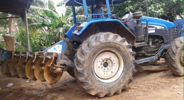 **790,000 บ.ต่อรอง/// FORD TS90 กรองใหญ่ เกียร์ข้าง **ขาย FORD TS90 4WD รถไถ2เพลา รุ่นใหญ่ ยอดนิยม TRACTOR FORD NEW HOLLAND TS90 4WD 90แรง กรองใหญ่ เกียร์ข้าง เครื่องเดิม ปั้มเดิม เกียร์เดิม เครื่อง90แรง แน่น ปั้มดีแรง ไม่หอบ เกียร์ดีไม่มีหลุด ครับ เกียร์