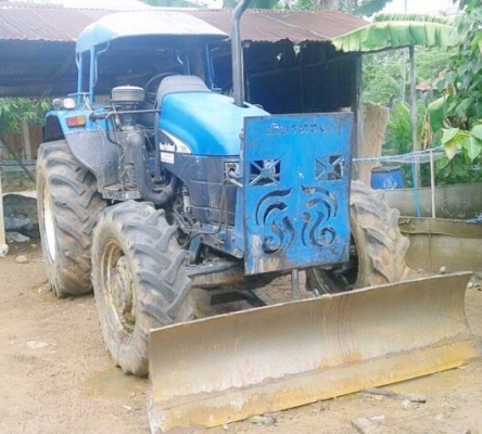**790,000 บ.ต่อรอง/// FORD TS90 กรองใหญ่ เกียร์ข้าง **ขาย FORD TS90 4WD รถไถ2เพลา รุ่นใหญ่ ยอดนิยม TRACTOR FORD NEW HOLLAND TS90 4WD 90แรง กรองใหญ่ เกียร์ข้าง เครื่องเดิม ปั้มเดิม เกียร์เดิม เครื่อง90แรง แน่น ปั้มดีแรง ไม่หอบ เกียร์ดีไม่มีหลุด ครับ เกียร์