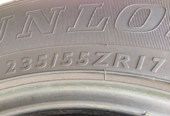 ยางDunlop 235 55 17 สิ้นปี12 ดอกเยอะ ใช้กันยาวๆ