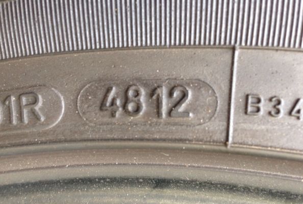 ยางDunlop 235 55 17 สิ้นปี12 ดอกเยอะ ใช้กันยาวๆ