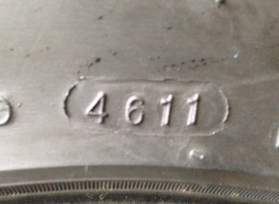 ยาง All Deestone 31 10.5 R15 ปี11 ดอกเต็มๆ ใช้กันยาวๆ ไม่มีปะ