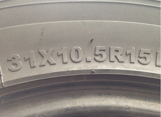 ยาง All Deestone 31 10.5 R15 ปี11 ดอกเต็มๆ ใช้กันยาวๆ ไม่มีปะ