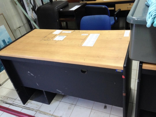 ขายโต๊ะ+เก้าอี้สำนักงาน 3 ชุด ถูกๆเลยครับ