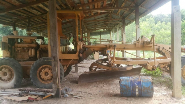 ขายรถเกรด 2 คัน CAT กับ KOMATSU เอกสารอินวอยทั้ง 2 คันราคา 350000