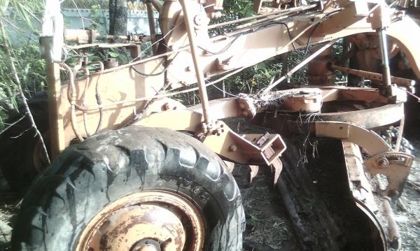 ขายรถเกรด 2 คัน CAT กับ KOMATSU เอกสารอินวอยทั้ง 2 คันราคา 350000