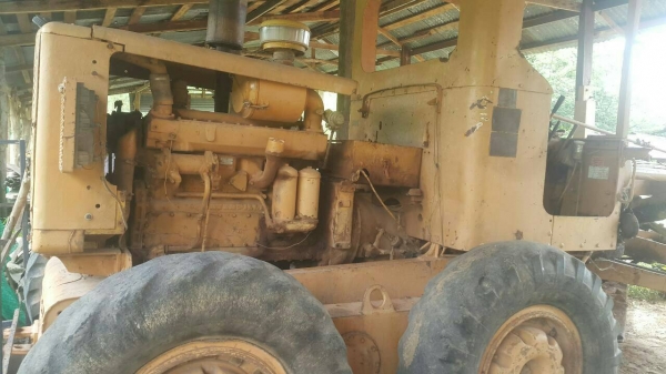 ขายรถเกรด 2 คัน CAT กับ KOMATSU เอกสารอินวอยทั้ง 2 คันราคา 350000