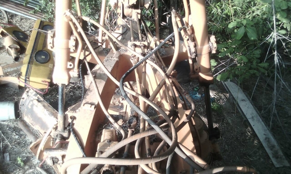 ขายรถเกรด 2 คัน CAT กับ KOMATSU เอกสารอินวอยทั้ง 2 คันราคา 350000