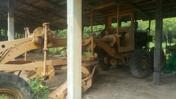 ขายรถเกรด 2 คัน CAT กับ KOMATSU เอกสารอินวอยทั้ง 2 คันราคา 350000