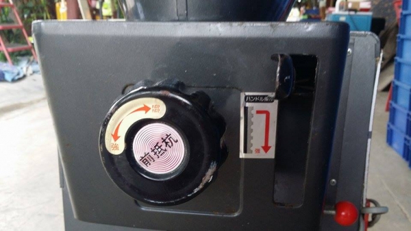 เครื่องขัดข้าวขาว KUBOTA  รุ่น  KM-303T เก่าญี่ปุ่น  สภาพดี  สามารถใช้ขัดสีข้าวกล้องให้เป็นข้าวขาว