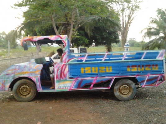 ขายด่วน รถอีแต๋น เครื่องยนต์ NISSAN SD23 ช่วงล่างใช้ของ NISSAN ทั้งหมดสภาพดีไม่มีผุ ระบบไฟฟ้าแสงสว่างมีให้ทุกจุดปลอดภัยเต็มที่ ภายนอกแต่งซิ่งไม่แพ้ใคร ทั้งสวยทั้งแรงดีครับ วิ่งในไร่ในสวยบรรทุกหนักได้สะบาย พร้อมใช้งานได้เลย ราคาต่อรองได้ครับ