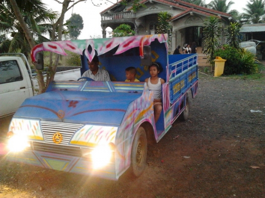 ขายด่วน รถอีแต๋น เครื่องยนต์ NISSAN SD23 ช่วงล่างใช้ของ NISSAN ทั้งหมดสภาพดีไม่มีผุ ระบบไฟฟ้าแสงสว่างมีให้ทุกจุดปลอดภัยเต็มที่ ภายนอกแต่งซิ่งไม่แพ้ใคร ทั้งสวยทั้งแรงดีครับ วิ่งในไร่ในสวยบรรทุกหนักได้สะบาย พร้อมใช้งานได้เลย ราคาต่อรองได้ครับ