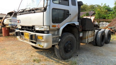 ขายnissan udปลาวาฬ 2เพลา เครื่องไม่โบ