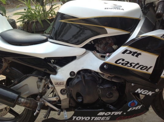 ขายด่วนครับลดราคาไปเลยต้องการใช้เงินcbr400ปี92
