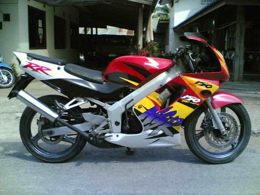 ขาย Nsr150rrw เล่มทะเบียนพร้อมชุดโอนเครื่องดีชุดสีพอใช้ขาย 15500 บาท
