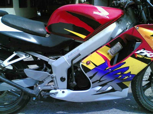 ขาย Nsr150rrw เล่มทะเบียนพร้อมชุดโอนเครื่องดีชุดสีพอใช้ขาย 15500 บาท ขาย Nsr150rrw เล่มทะเบียนพร้อมชุดโอนเครื่องดีชุดสีพอใช้ขาย 15500 บาท