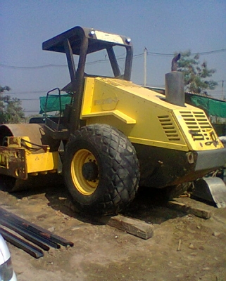 ขายด่วน..รถบด VIBROMAX  V211 PW-2 สภาพใหม่ พร้อมใช้งาน มีทะเบียนครบ.