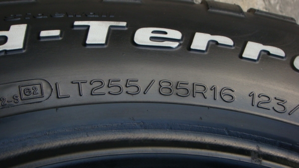 ขายยางMud BF Goodrich KM2 255 85 r16 ปี09 สวยๆ