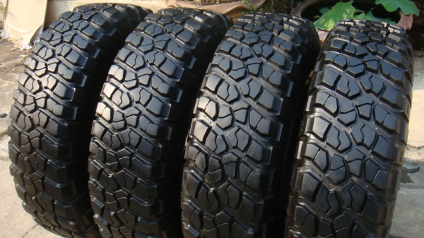 ขายยางMud BF Goodrich KM2 255 85 r16 ปี09 สวยๆ