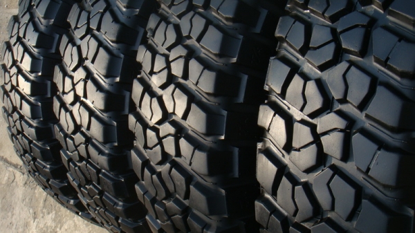 ขายยางMud BF Goodrich KM2 255 85 r16 ปี09 สวยๆ