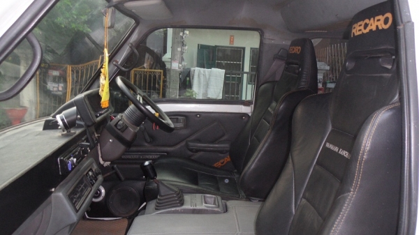 ขายรถตู้ THAIRUNG  ดีเซล 2500 CC. Terbo  113 แรงม้า พวงมาลัยเพาเวอร์