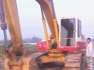 KOMATSU PC200-5ตูดแดงคอนโทรนสั้น ไฟฟ้าครบ KOMATSU PC200-5ตูดแดงคอนโทรนสั้น ไฟฟ้าครบ